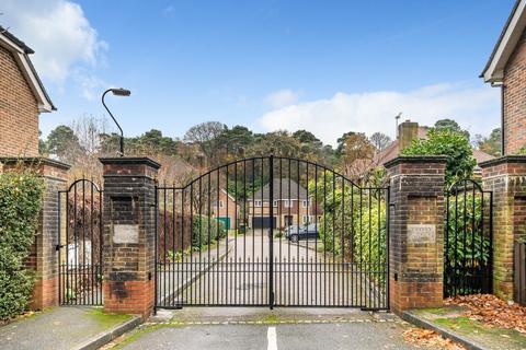 4 bedroom detached house for sale, Birkdale Gardens, Croydon