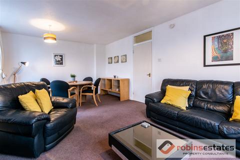 3 bedroom flat for sale, Park Valley, Nottingham, NG7 1BQ