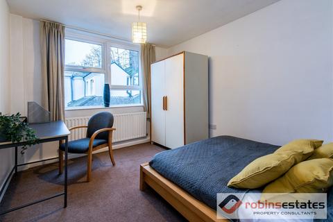 3 bedroom flat for sale, Park Valley, Nottingham, NG7 1BQ