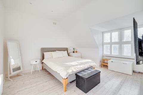 3 bedroom flat for sale, Avonmore Road, London