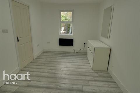 1 bedroom cottage to rent, Horton Road Staines-Upon-Thames