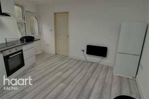 1 bedroom cottage to rent, Horton Road Staines-Upon-Thames