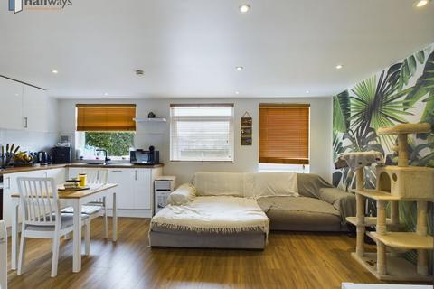 1 bedroom flat for sale, Court Wood Lane, Croydon CR0