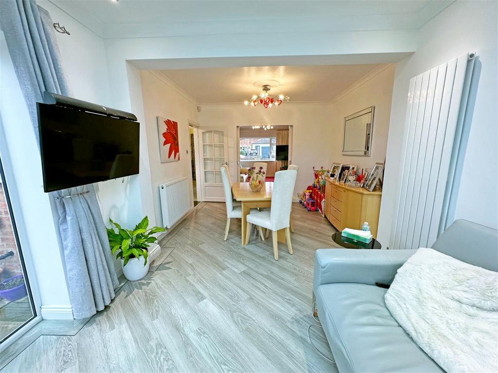 Maxstoke Croft, Shirley, B90 4DH 4 bed semidetached house for sale £