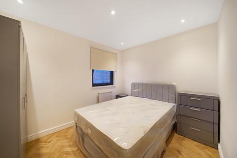 6 bedroom terraced house to rent - Brick Lane, London E2