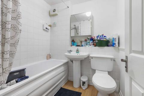 1 bedroom flat for sale, Greenway Close, London