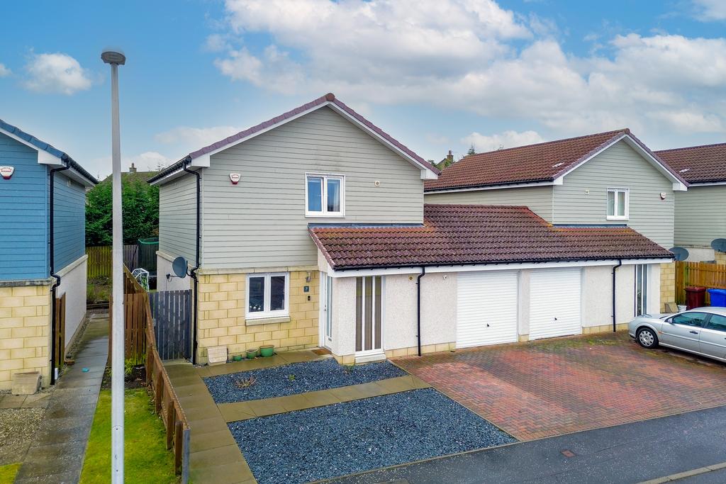 7 Oban Terrace, Dundee, DD3 0GZ 3 bed link detached house for sale £