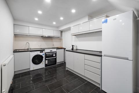 3 bedroom terraced house to rent, Granby Street, London E2