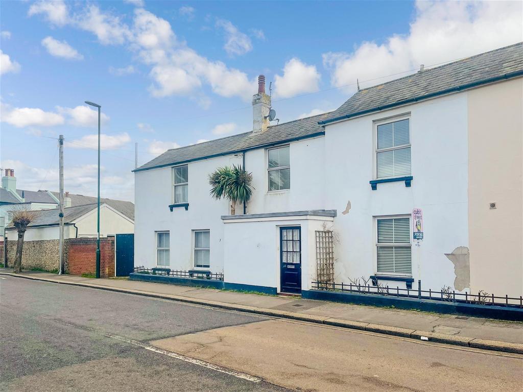 Nyewood Lane, Bognor Regis, West Sussex 3 bed semidetached house for