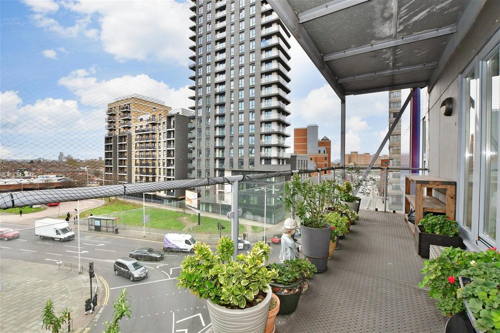 Ilford Hill, Ilford, Essex 2 bed apartment for sale £350,000