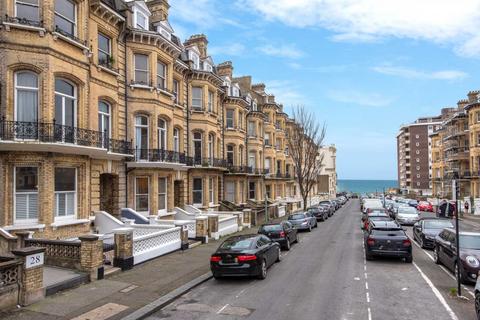 2 bedroom flat to rent, First Ave, Hove