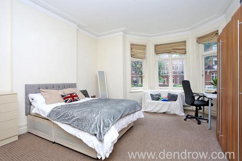 3 bedroom flat for sale, Castellain Mansions, London W9
