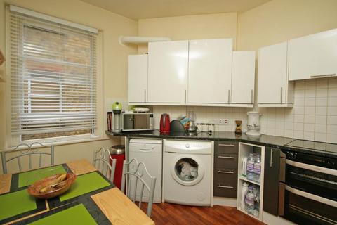 3 bedroom flat for sale, Castellain Road, Maida Vale, London W9