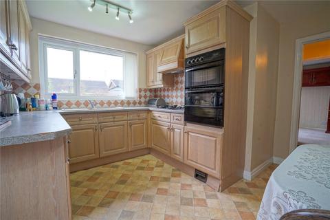 3 bedroom bungalow for sale - Braithwell Road, Ravenfield, Rotherham, South Yorkshire, S65