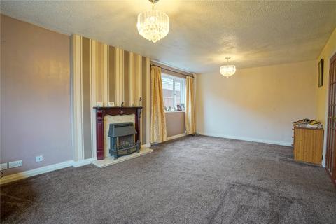 3 bedroom bungalow for sale - Braithwell Road, Ravenfield, Rotherham, South Yorkshire, S65