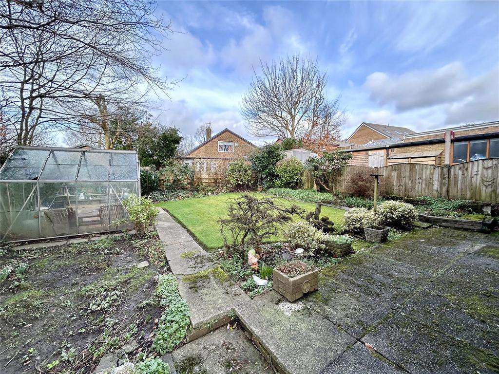 Greenbank Avenue, Uppermill, Saddleworth, OL3 4 bed semidetached house