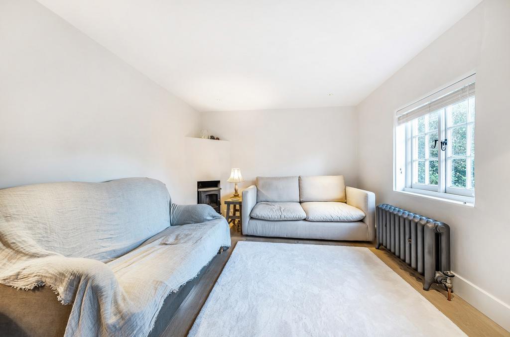 The Street, East Clandon, Guildford, Surrey, GU4 2 bed bungalow for