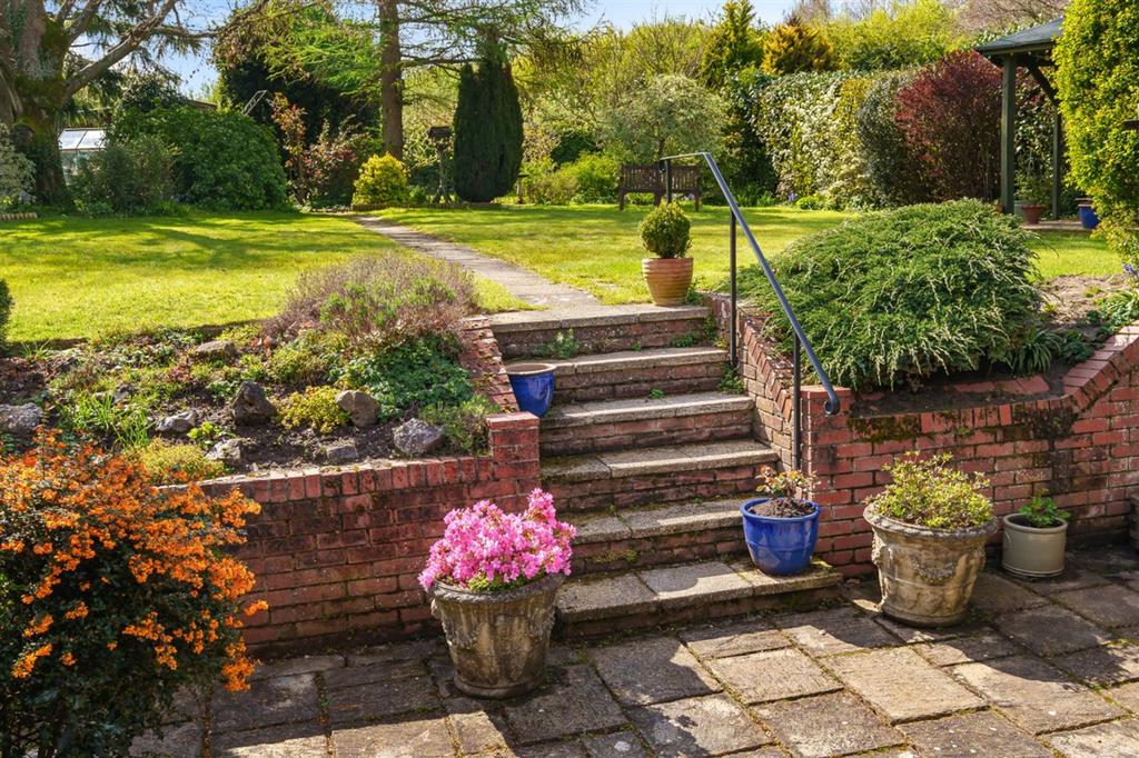 Bell Hill, Petersfield, GU32 3 bed property for sale £800,000