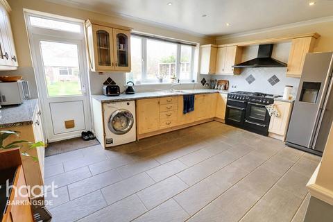 16 Waterloo Road, Ilford, IG6 2EG