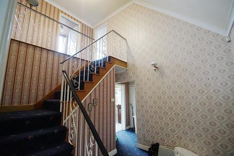 46 Burnedge Fold Road, Grasscroft, Oldham, OL4 4EE