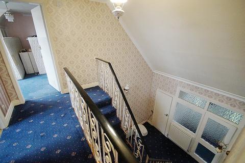 46 Burnedge Fold Road, Grasscroft, Oldham, OL4 4EE
