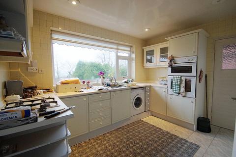 46 Burnedge Fold Road, Grasscroft, Oldham, OL4 4EE