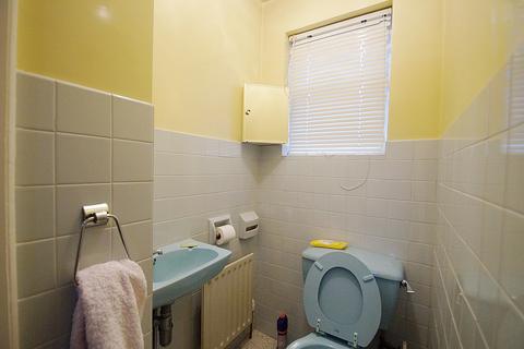 46 Burnedge Fold Road, Grasscroft, Oldham, OL4 4EE
