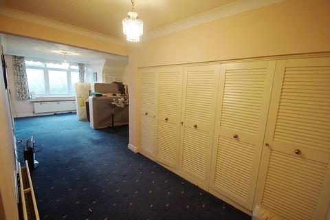 46 Burnedge Fold Road, Grasscroft, Oldham, OL4 4EE