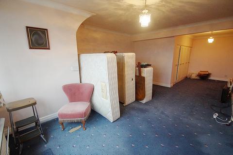 46 Burnedge Fold Road, Grasscroft, Oldham, OL4 4EE