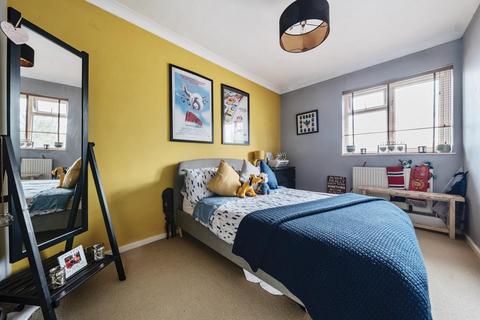 2 bedroom flat for sale, Chertsey,  Surrey,  KT16