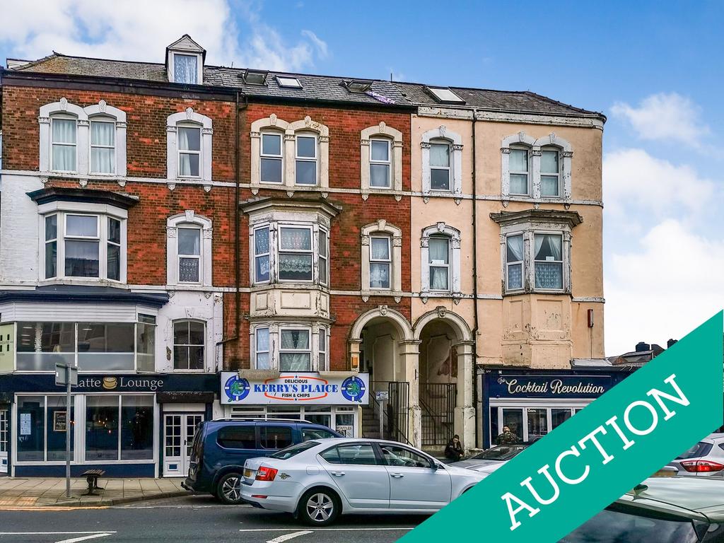 Promenade, Bridlington, YO15 Retail property (high street) £165,000
