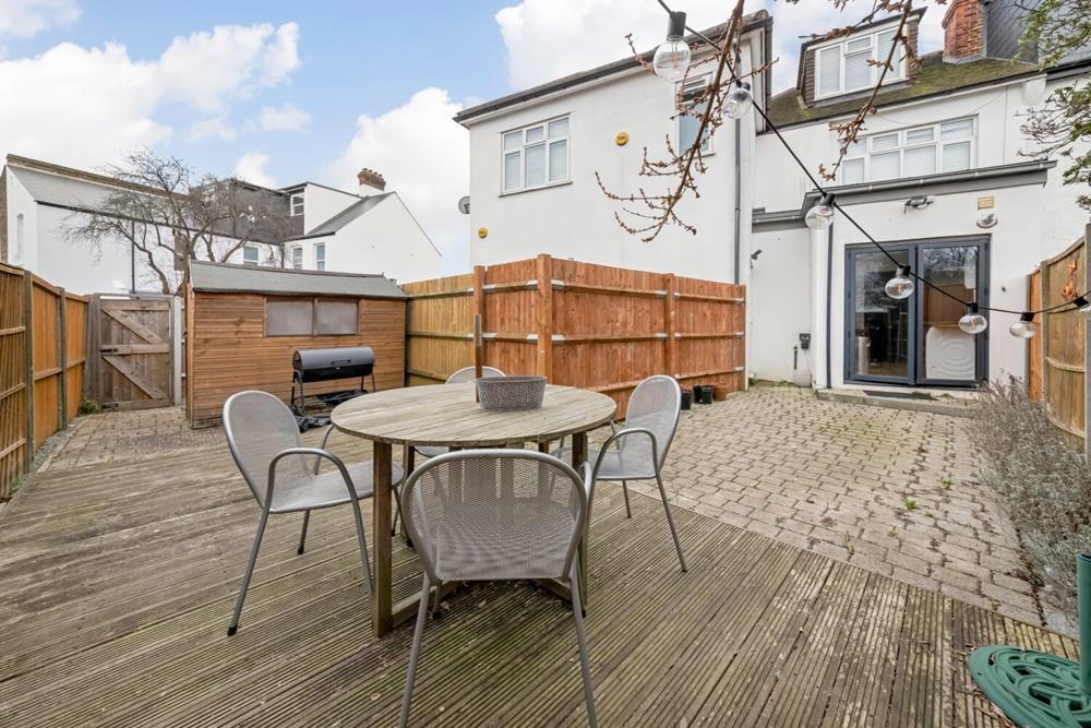 Canterbury Grove, West Norwood, London, SE27 2 bed apartment for sale