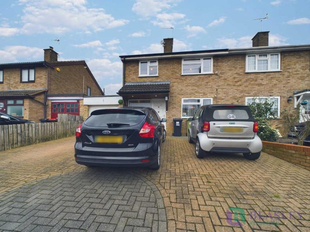 Elm Grove Milton Keynes Mk17 3 Bed Semi Detached House £400 000