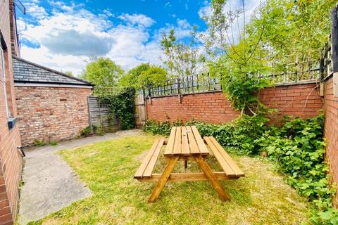 7 bedroom terraced house to rent, Whitby Road, Manchester M14