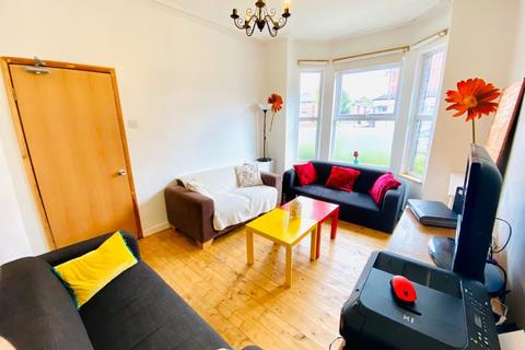 7 bedroom terraced house to rent, Whitby Road, Manchester M14