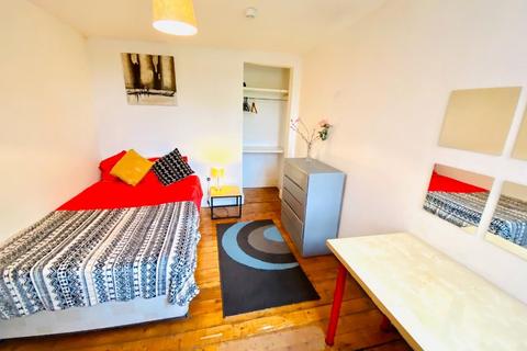 7 bedroom terraced house to rent, Whitby Road, Manchester M14
