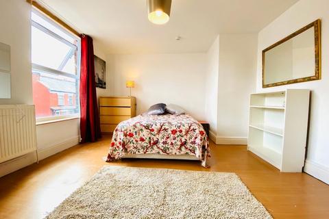 7 bedroom terraced house to rent, Whitby Road, Manchester M14