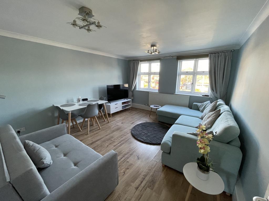 Southall, London UB2 1 bed apartment for sale £285,000