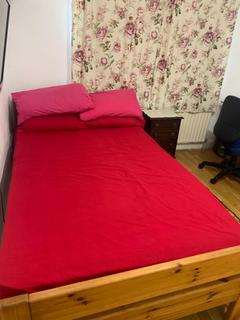 1 bedroom in a house share to rent, Spring Grove Road, Hounslow TW3