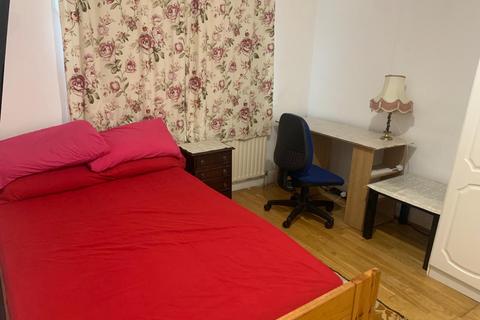1 bedroom in a house share to rent, Spring Grove Road, Hounslow TW3