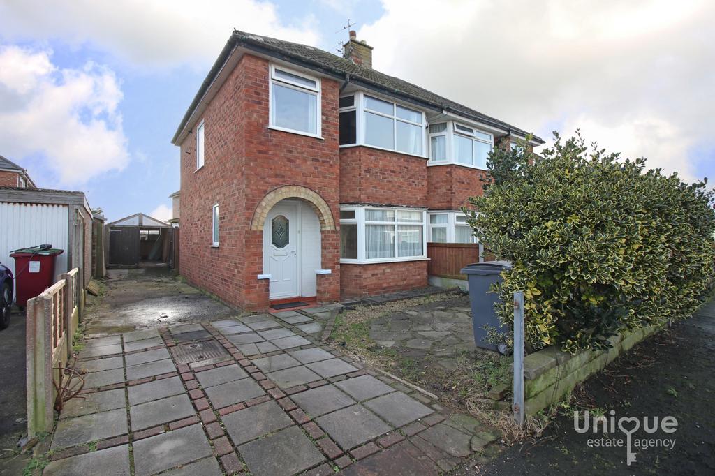 Carnforth Avenue, Blackpool, FY2 3 bed semidetached house for sale £