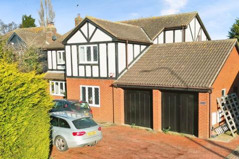 4 bedroom detached house for sale, Main Road, Camerton, Hull, HU12 9NQ