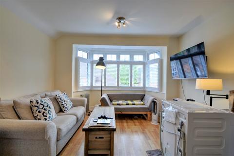 1 bedroom flat for sale, Pevensey, Beacon Hill Road, Beacon Hill, Surrey