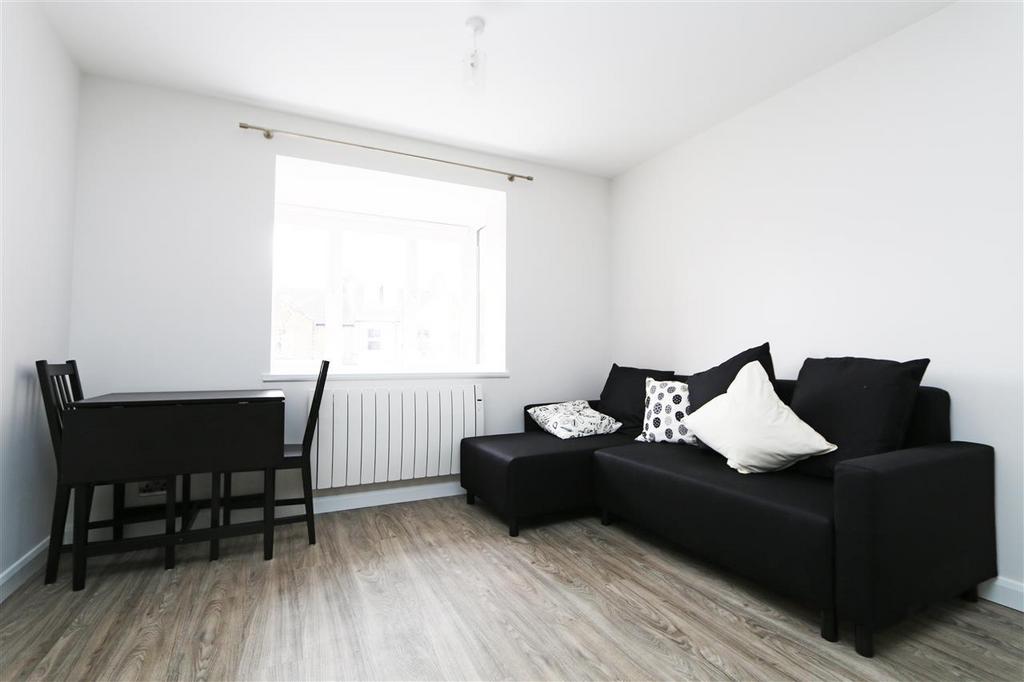 Bowman Mews, Southfields 1 bed apartment £1,500 pcm (£346 pw)