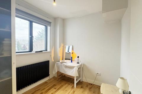 2 bedroom flat to rent, Grove Road, North Finchley, N12
