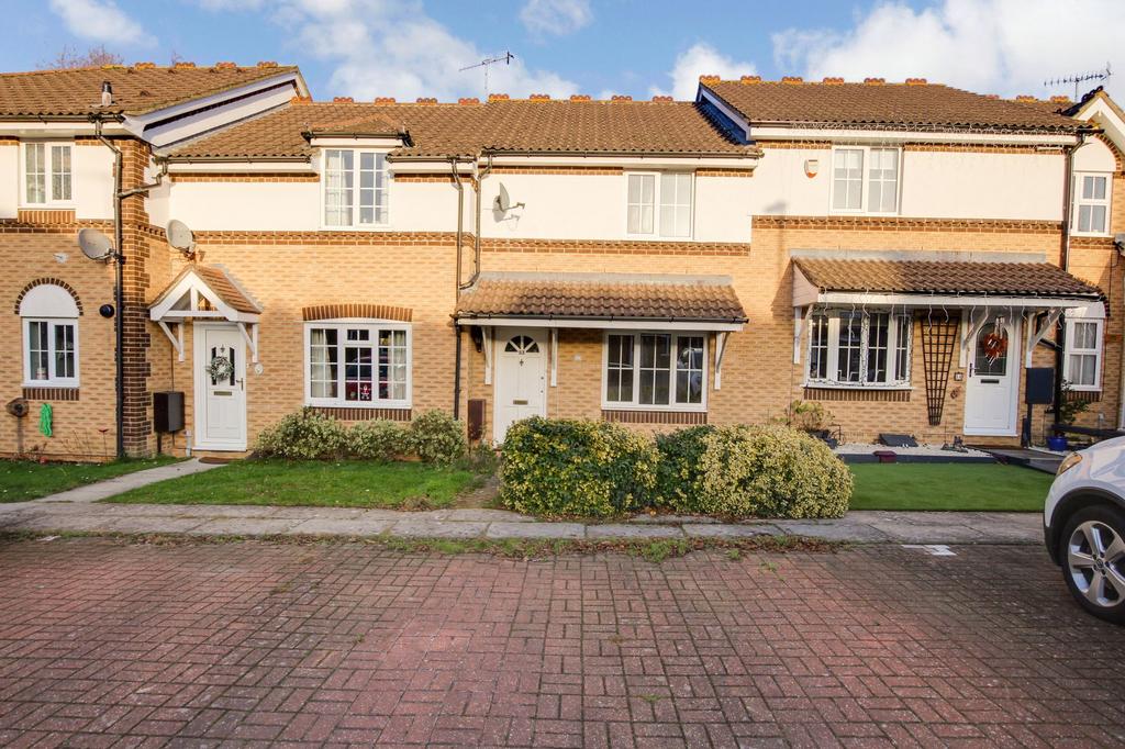 Maidenbower, Crawley RH10 3 bed terraced house to rent £1,600 pcm (£