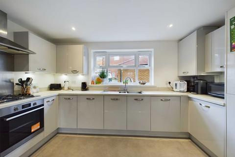 18 Jay Close, Hemel Hempstead, HP3 0GJ
