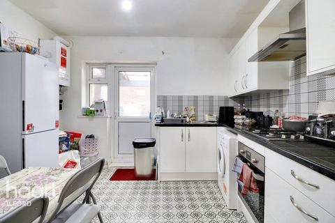 49 Lyndhurst Gardens, Ilford, IG2 7DH