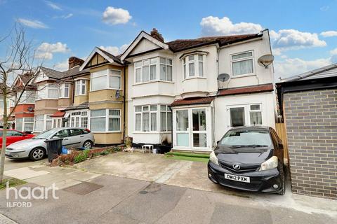 4 bedroom end of terrace house for sale - Lyndhurst Gardens, Ilford