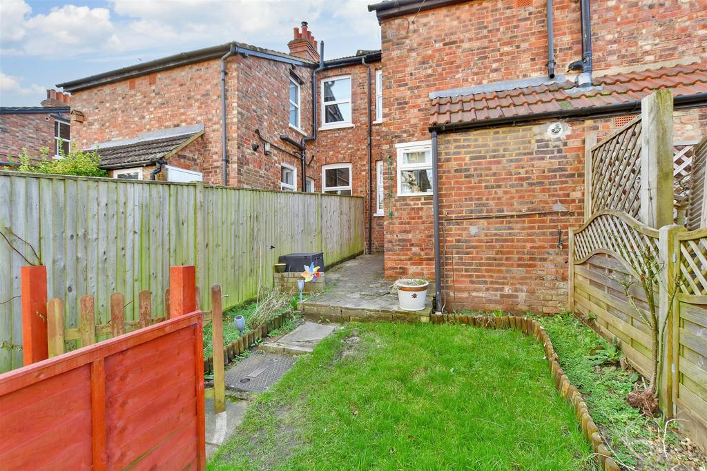 Dene Street Gardens, Dorking, Surrey 2 bed terraced house for sale £